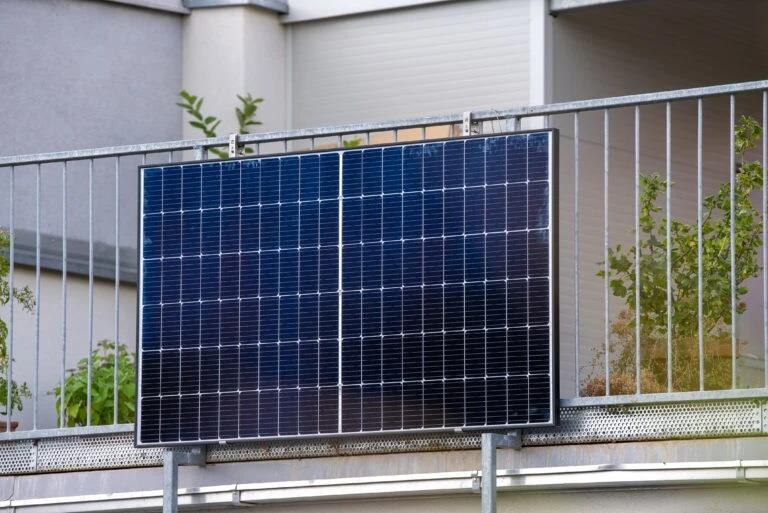 EET Solaranlage LightMate+ Balkon Plug-in Photovoltaik System 600W Schuko-Kabel 2 EET Solaranlage LightMate+ Balkon Plug-in Photovoltaik System 600W Schuko-Kabel – Bild 2