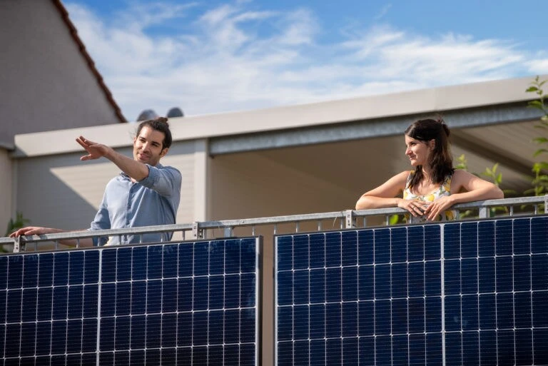 EET Solaranlage LightMate+ Balkon Plug-in Photovoltaik System 600W Schuko-Kabel 3 EET Solaranlage LightMate+ Balkon Plug-in Photovoltaik System 600W Schuko-Kabel – Bild 3